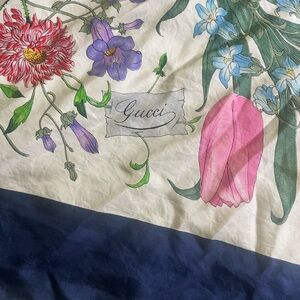 Vintage 1970’s 100% silk Gucci flora rolled edge scarf